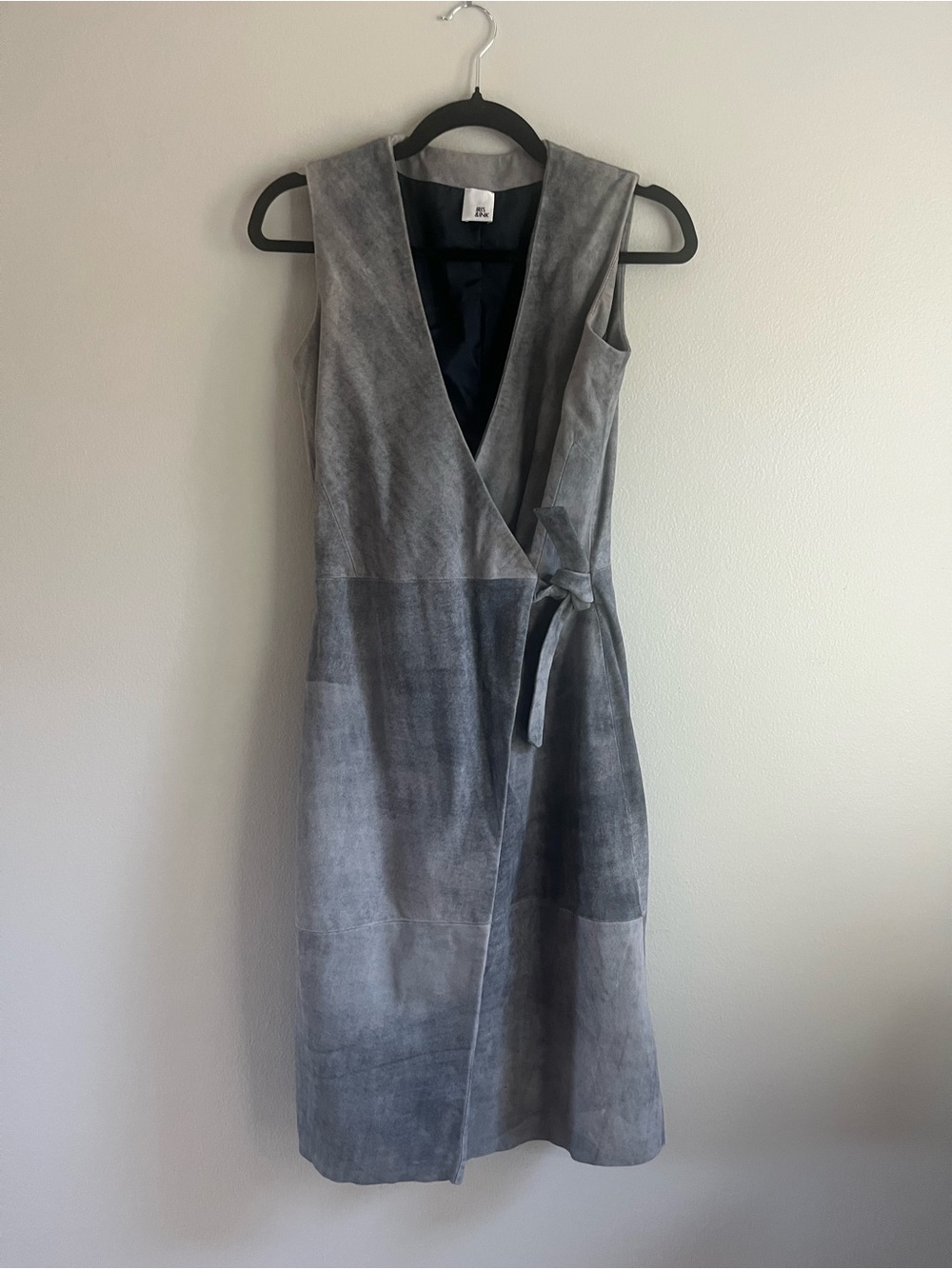 Iris & Ink Gray Suede-Feel Wrap Midi Dress – US 4 / UK 8